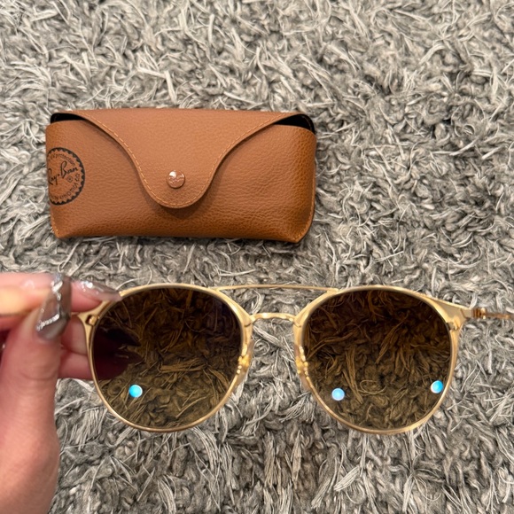 Ray-Ban Sunglasses with Brown Case - Picture 2 of 4